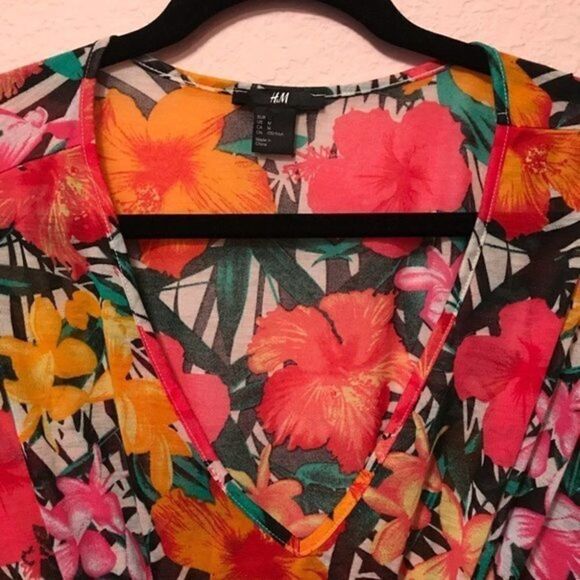 NWOT. H&M Swimsuit floral coverup.​ - Picture 6 of 9